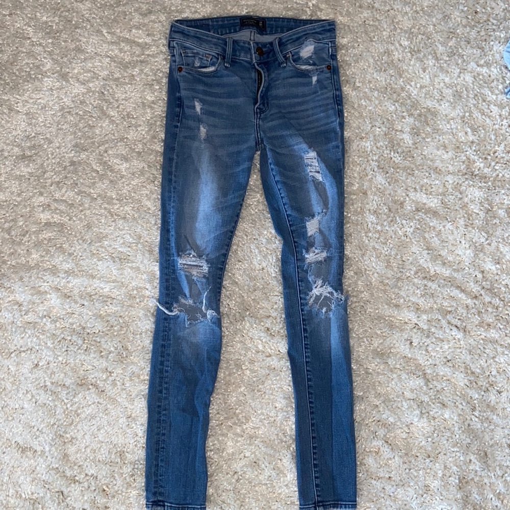 ABERCROMBIE & FITCH: ripped skinny jeans size 00